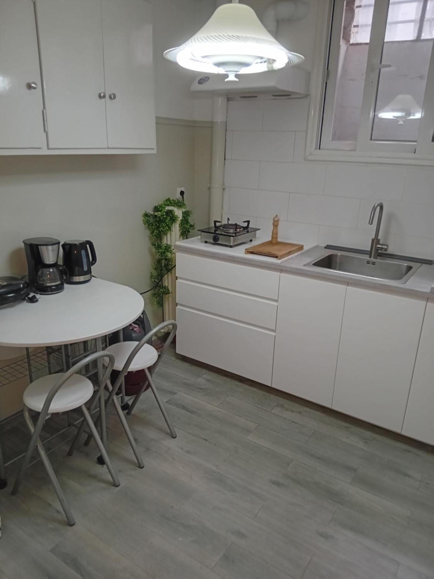 Vestige Basement Apartment Афины Экстерьер фото